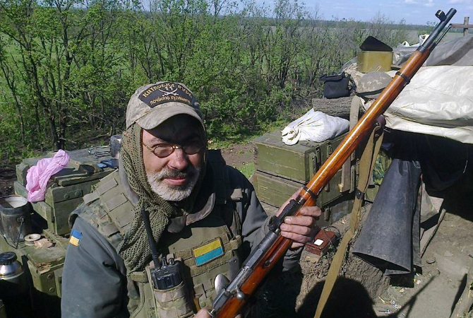 Боец территориального батальона Украины «Киевская Русь» на Донбассе с винтовкой Мосина, 2014–2015 годы
